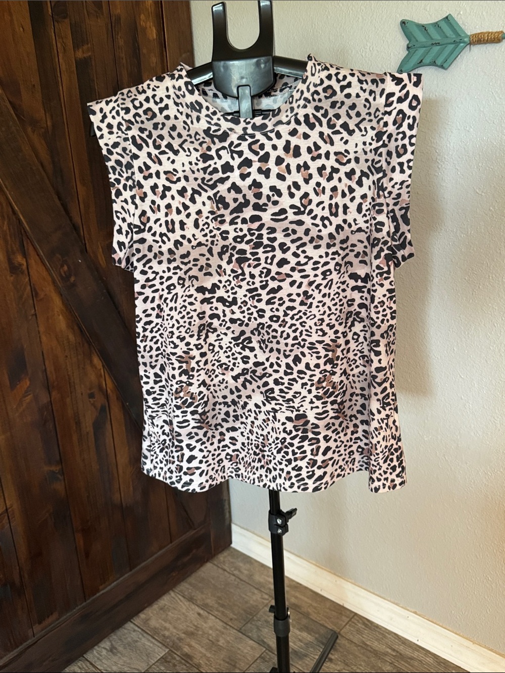 SHEIN Pink and Black Leopard Print Sleeveless Top